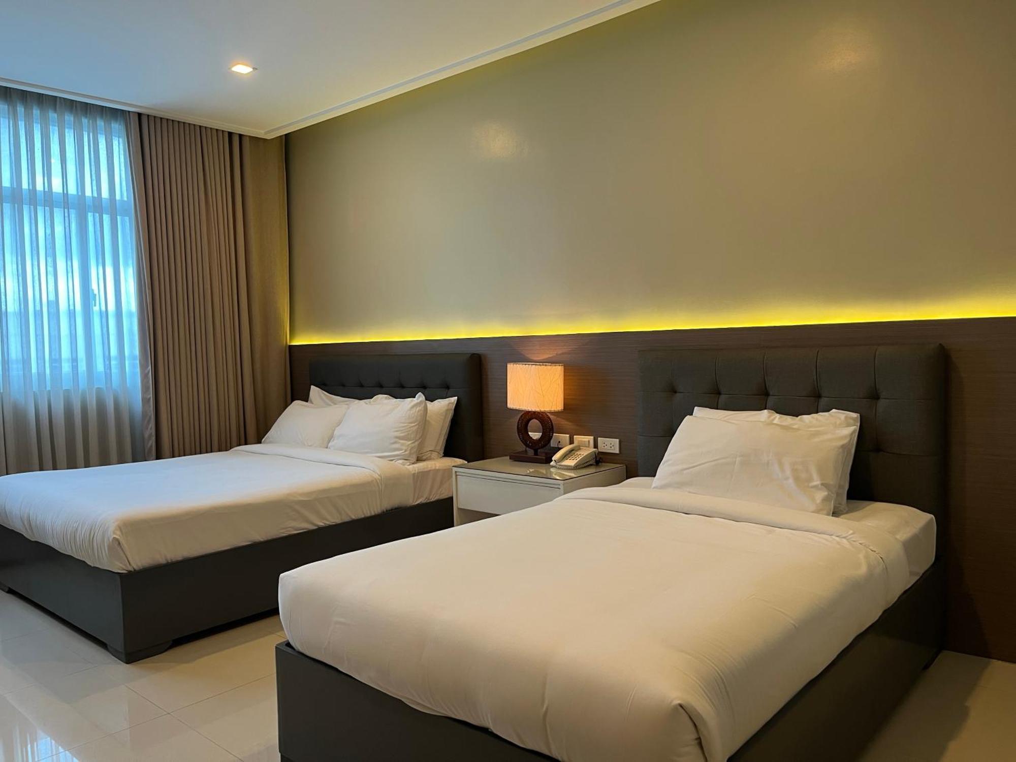 Iloilo Gateway Hotel And Suites Pavia Екстер'єр фото