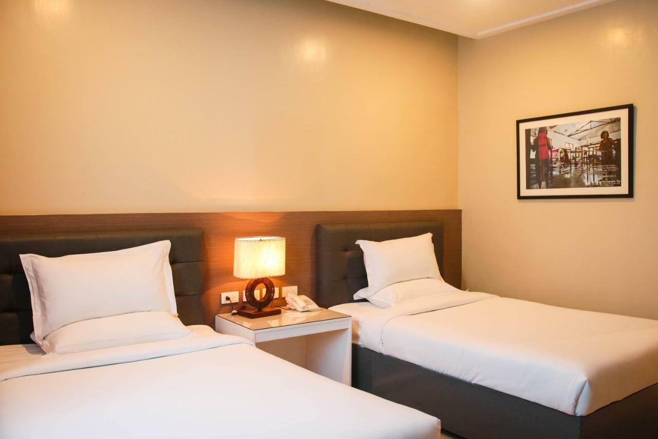 Iloilo Gateway Hotel And Suites Pavia Екстер'єр фото